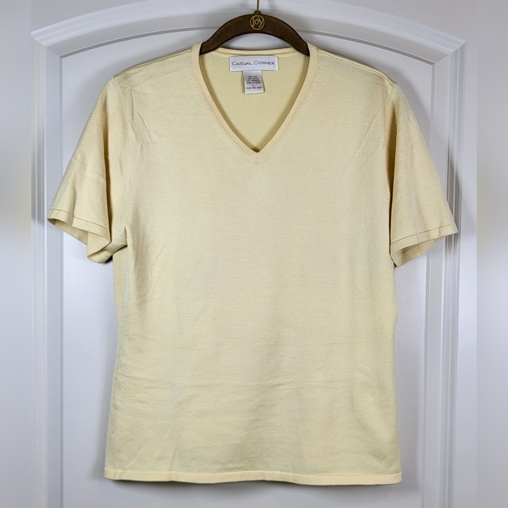 Vintage CASUAL CORNER Light Yellow V Neck Silk Blend T-Shirt - Size L